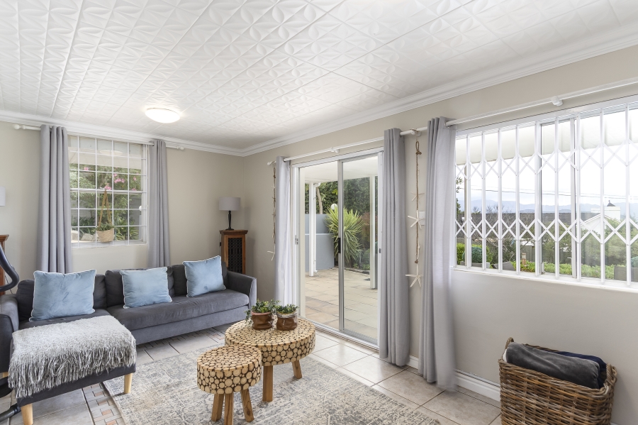 To Let 4 Bedroom Property for Rent in Heldervue Western Cape